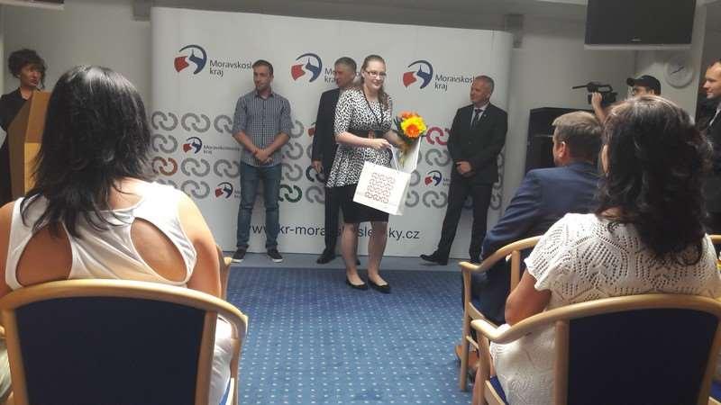Budoucí cukráři získali ocenění za dobrou práci Vybrané budoucí cukráře ze sedmi krajských škol, které tento obor vyučují, ocenil hejtman MSK Ivo Vondrák, Stanislav Folwarczny, náměstek hejtmana pro