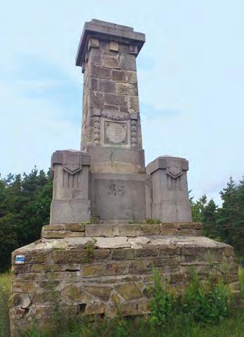 0927425N, 17.6491428E Od autobusové zastávky Ježník Sanatorium, kde se nachází turistický rozcestník, po zelené turistické značce, cca 2 km pěšky.