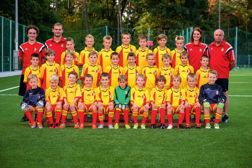 U/mladší prípravka a Horní řada (zleva): Eduard Binko (asistent trenéra), Jan Rotta (asistent trenéra), Jan Spěvák, Šimon Postler, Petr Benda, Jonáš Fiala, Vojtěch Smetana, Dominik Ingr,