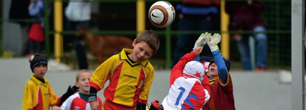 Cíle se v přípravě mladší přípravky nějak dramaticky nemění. Kluky rozvíjíme z hlediska všestranné pohybové průpravy, fotbalových dovedností a herního chování.
