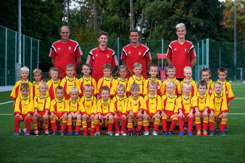 U/predprípravka a Horní řada (zleva): Václav Nechvíla st. (asistent trenéra), Denis Hozák (asistent trenéra), Václav Nechvíla (trenér), Michael Arntz (asistent trenéra).