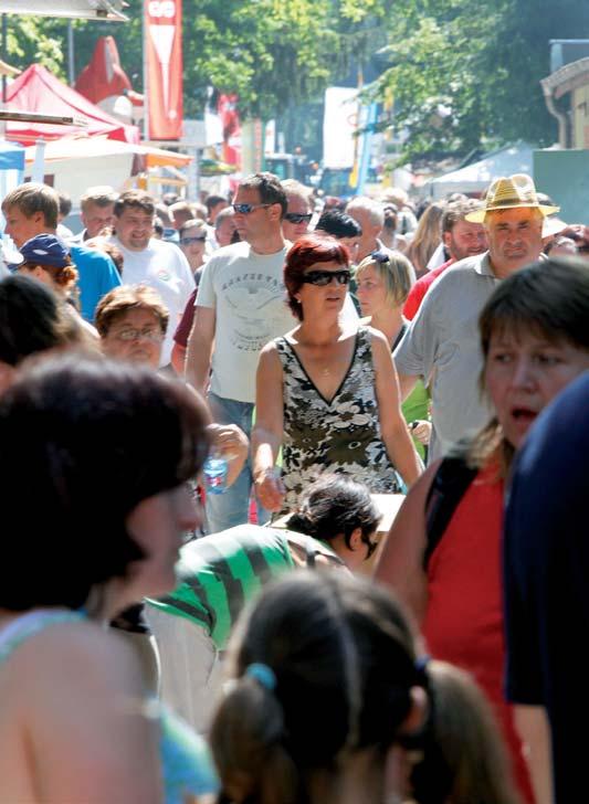 strana 10 09/2011 téma 20 24 a 25 29 let, kdy je vlivem vnějších příčin úmrtí dlouhodobě míra úmrtnosti mužů zhruba trojnásobná ve srovnání se ženami.