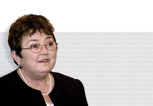 Je faktom, že v slovenskej, ale i českej spoločnosti sa výkon vysokých riadiacich funkcií spája predovšetkým s mužmi. Osobne však nepovažujem pohlavie za určujúci determinátor pre výkon funkcie.