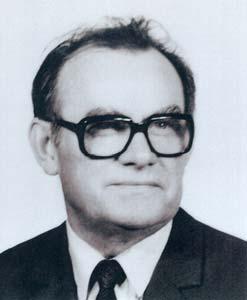 V roce 1959 ukončil Vysokou školu ekonomickou v Bratislavě, kde také absolvoval post graduální studium a získal hodnost kandidáta věd.
