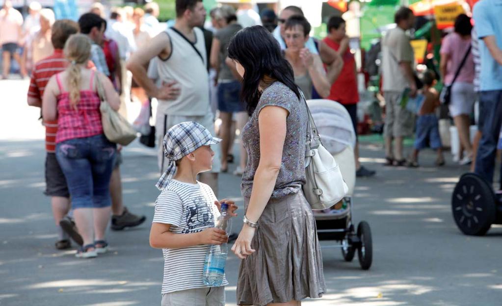 strana 8 09/2011 téma V Česku přibývá obyvatel Populace v České republice roste zejména díky kladnému migračnímu saldu. V naší zemi je dlouhodobě pozitivní vývoj úrovně úmrtnosti a potratovosti.