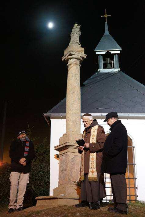 6.2012) český katolický kněz, františkánský mnich, spisovatel a publicista, člen řádu sv.františka z Asisi/ za účasti nejen nebřezinských, ale i návštěvníků z blízkého okolí z Plas nebo z Plzně.