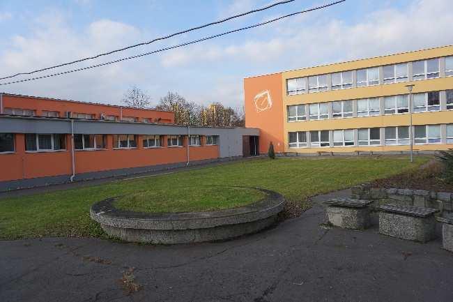 1.2. Školská rada Ve školním roce 2017/2018 pracovala školská rada ve složení: zástupce zřizovatele doc.