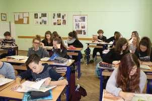 5. Údaje o výsledcích vzdělávání studentů, včetně výsledku maturitních zkoušek Vzdělávání studentů Stav roku 2016/17 ze zahajovacích výkazů Gymnázium 6leté Gymnázium 4leté Počet tříd Počet studentů