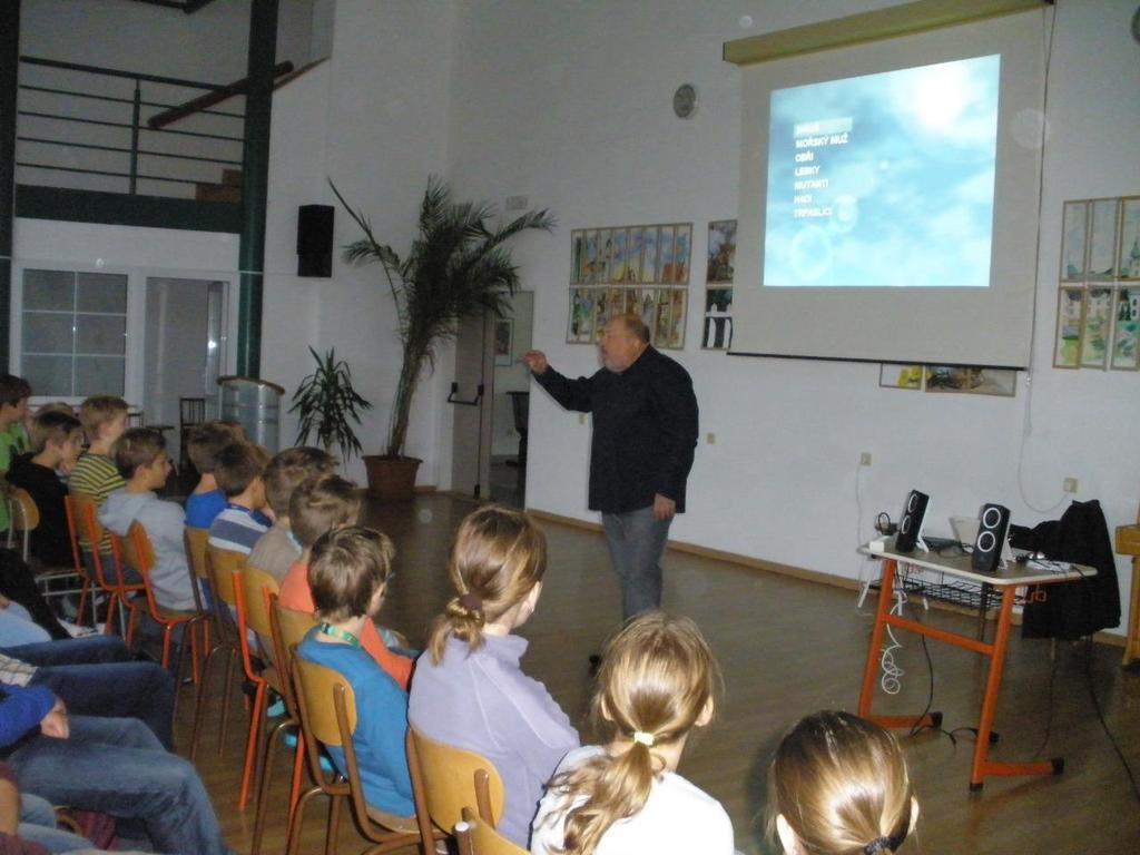 Setkání s absurdním divadlem Tzv. absurdní divadlo je poslední vývojovou podobou dramatu. Jeho kořeny sahají do konce 19. století,