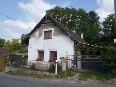 Znalecký posudek - Odhad obvyklé ceny nemovitosti číslo 1805/080/2015/4 NEMOVITOST: Rodinný dům - samostatný, č.p. 19 Adresa nemovitosti: Střednice 19, 277 24 Vysoká Katastrální údaje : Kraj Středočeský, okres Mělník, obec Vysoká, k.