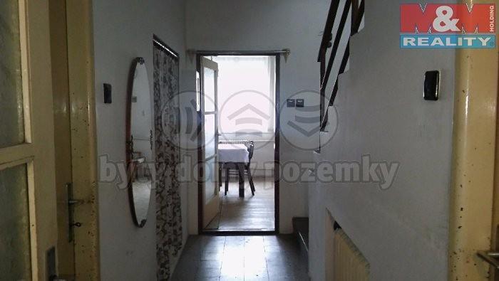 + provize RK Plocha přidruženého pozemku Provize + provize RK Elektřina Neuvedeno Konstrukce budovy Cihlová Voda Neuvedeno Typ domu Patrový Odpad Septik Počet nadzemních podlaží Neuvedeno Plyn