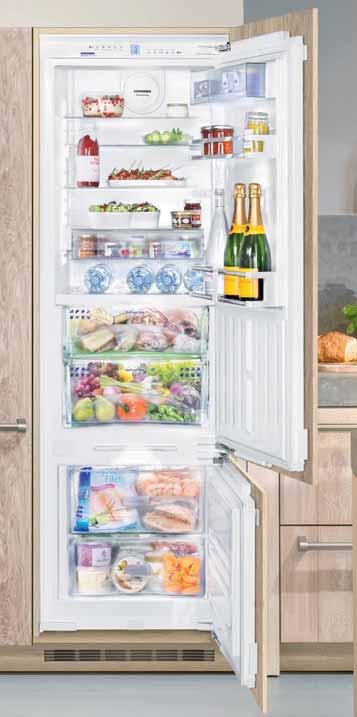 Zabudovateľné kombinované chladničky s BioFresh Zabudovateľné chladničky s BioFresh Tlmenie zatvárania dverí SoftSystem je inovatívny systém pre väčšiu bezpečnosť a komfort.