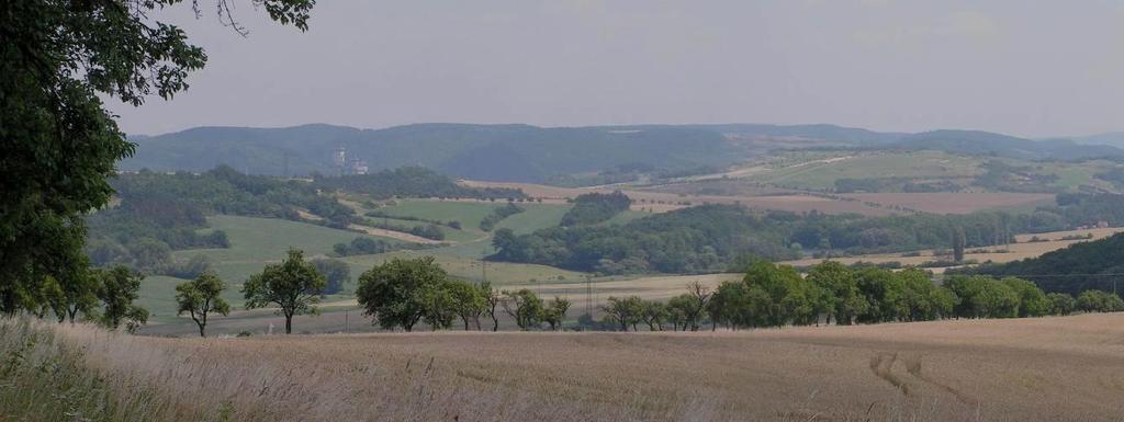 Oblast krajinného rázu Karlštejnsko /ObKR09/ Vymezení oblasti Oblast je vymezena v prostoru mezi Berounem a Řevnicemi a zaujímá specifické území Českého krasu a souvisejících navazujících okrajů.