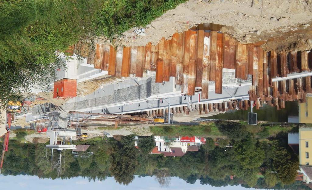 Postaveno bylo 146 m nové železobetonové nábřežní zdi, složitě založené do skalního podloží.