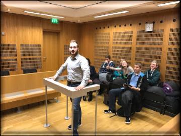 BŘEZEN Návštěva Justičního areálu Na Míčánkách Dne 3. 3. 2017 navštívila třída L4.D s paní profesorkou PhDr. Yvettou Hádkovou Justiční areál Na Míčánkách v Praze 10.