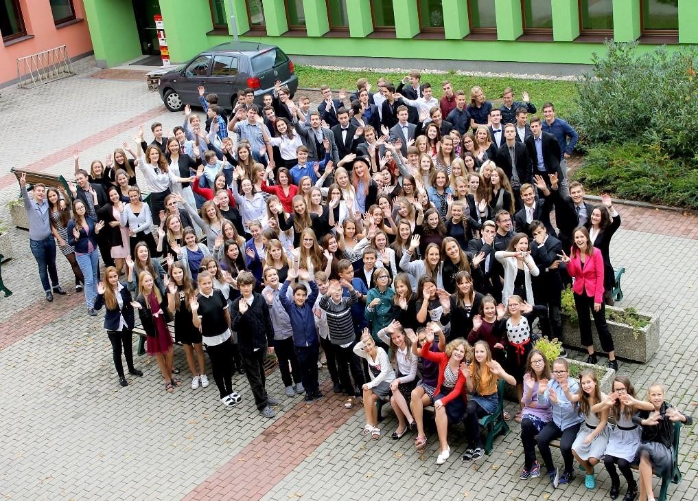 Poradenství: na škole pracuje školní psycholog - kariérové poradenství, sociometrické šetření tříd, diagnostika Zahraniční aktivity: partnerská školy na stáže týdenní stáže ve Francii, Německu,