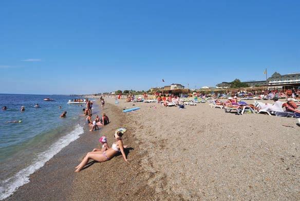 vzdialené cca 10 km) VYBAVENIE: recepcia tri reštaurácie hlavná reštaurácia, reštaurácia typu á la carte a snack reštaurácia 6 rôznych barov obchodná pasáž bazénový komplex (2 vonkajšie bazény