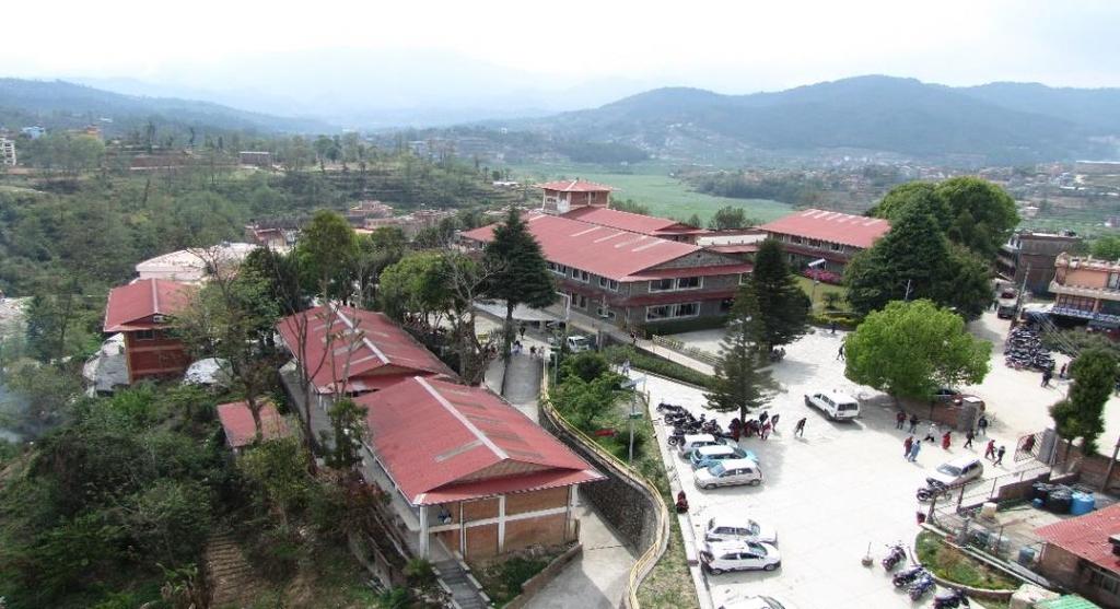 Doprava Autobus Dhulikhel do Kathmandu - 35-50 NPR (jízdné není vždy stabilní) Taxi Kathmandu letiště do Dhulikhelu 2000 NPR Praxe Nemocnice se nachází cca 20 minut chůze od guest housu.