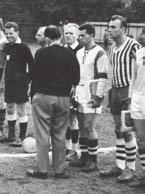 kategorii mladší žáci vybojoval Honza Šmíd bronzovou medaili v atletice a Michal H Společné foto žáků. Cyklozávody v Neumětelích SPORT PODBRDSKÉ NOINY 11 Foto: Olga Kleknerová.
