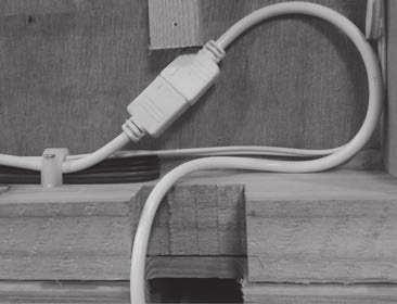 POZOR: Nezapojujte napájecí šňůru z HORNÍ DESKY do napájení v průběhu instalace! I.