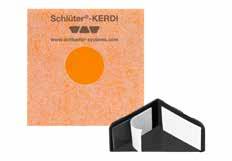 Obsahuje napojovací těsnicí pásku z polyetylenu, oboustranně opatřenou střiží a samolepicím zvukově izolačním páskem, montážní lepidlo Schlüter -KERDI-FIX, utěrky na čištění a montážní roh(y).
