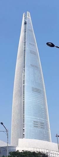 4. Lotte World Tower (Seoul) Výška: 555 (556) m Rok: 2017 Konstrukce: Leslie E.