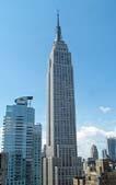 projekt 282 m, z prestižních důvodů 319 m (konkurent N.Y. Bank 283 m), dokončeno 1930 N.Y. 1931 381 m (Empire State Building, 102 p.