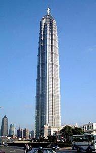 Jin Mao Building (Čína) Výška: 370 (421) m, Shanghai (Pudong) Rok: 1998 Projekt: Skidmore, Owings and Merrill 88 podlaží (8 jako šťastné číslo), 8