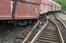 Výroční zpráva Dne.. ve : hod. mezi žst. Dobříš a Mníšek pod Brdy najel vlak Os 9 na spadlý strom a následně vykolejilo hnací drážní vozidlo (motorová jednotka) jednou nápravou.
