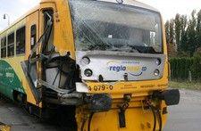 Bezprostřední příčinou vzniku MU bylo nedovolené vjetí silničního vozidla na přejezd v době, kdy se k němu blížil vlak. *Dne.. v 9: hod. vykolejil v žst.