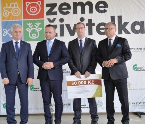 praxe. Cena je udělována ve třech kategoriích: oceněné excelentní výsledky, oceněné vědecké práce a oceněné aplikované výsledky.