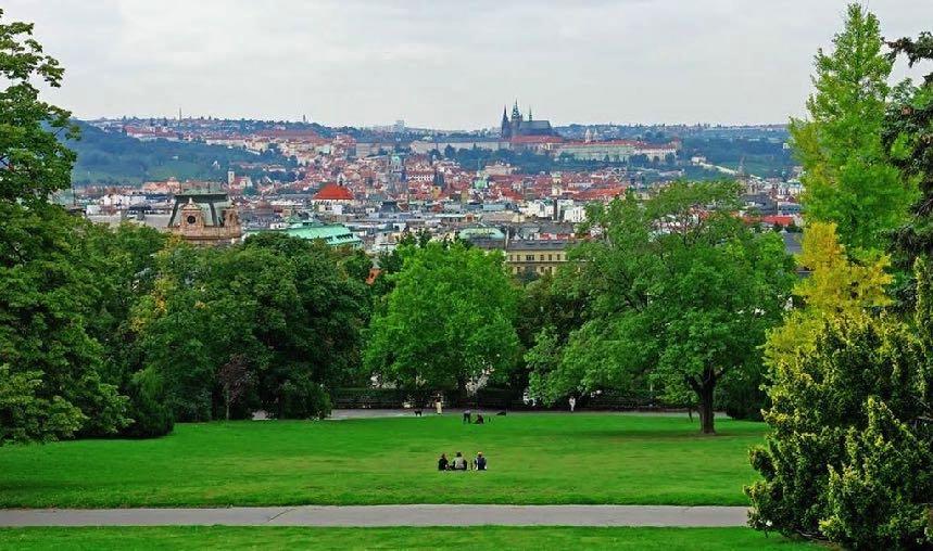 PRAGUE BARRICADE CONTEST Pražská část akce začíná rail contestem na