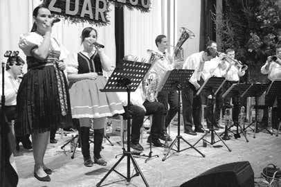 Stává se, že tu dobrou náladu, kterou si lidé během večera vytvoří, přeruší kulturní vystoupení a