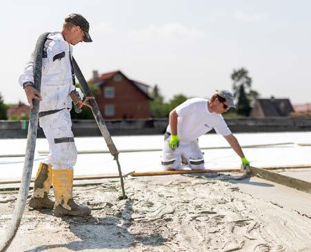 Nízká hmotnost snižuje zatížení klenby a vysoká soudržnost zároveň pomáhá roznášet tlakové namáhání do větší plochy.