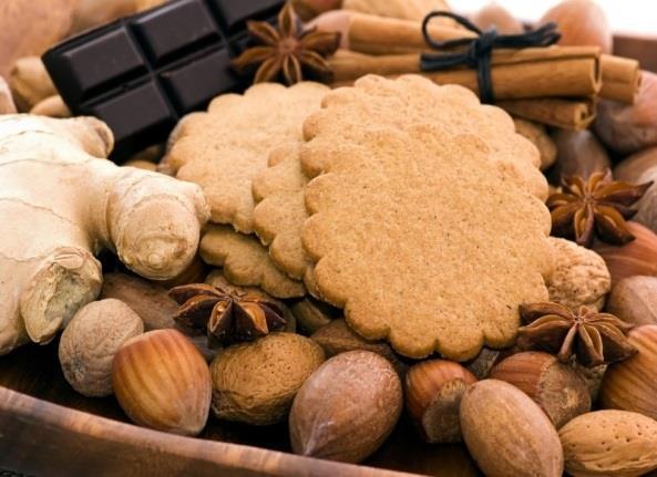 Budeme potřebovat : 2 ks vejce 3 ks žloutek 250 g cukr krupice 280 g mouka hladká 1 polévková lžíce zázvor mletý 60 g škrob NaN balíčky - prášek kypřící do pečiva Postup přípravy : 1.