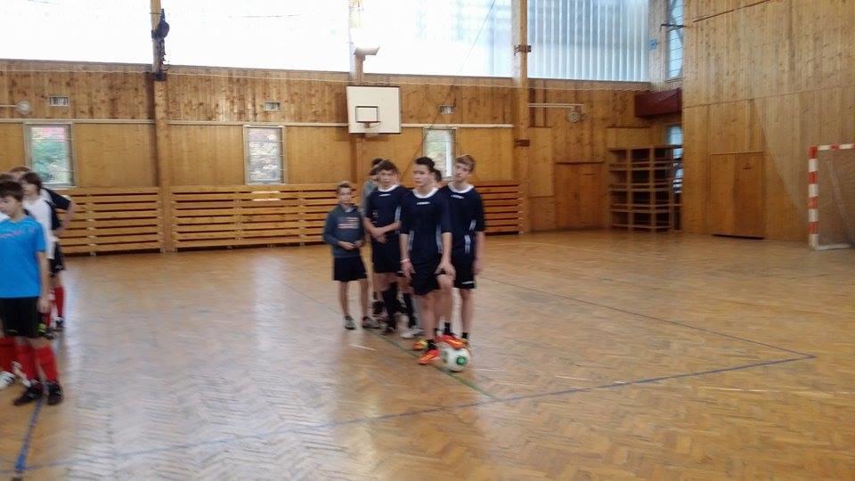 Rubrika: Rozhovor s S Tomášem Motyčkou, členem florbalového týmu Ahoj Tome, vy jste byli na utkání ve florbale a hráli jste o Neveklovský měšec. Umístili jste se na krásném třetím místě.