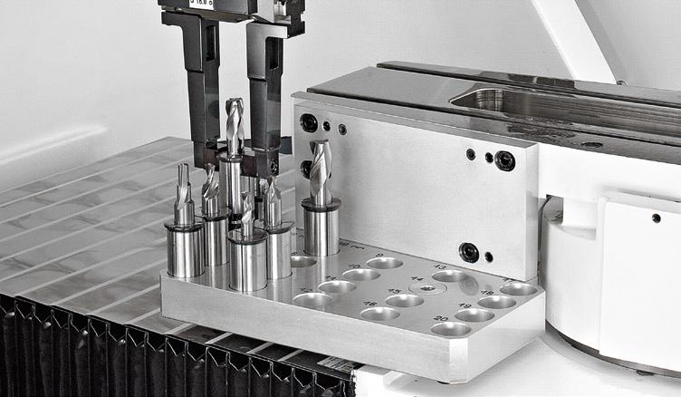 6 WALTER Flexibilita a produktivita podle přání zákazníka 1 Opce Podavač Eco Až 20 míst pro nástroje. Paleta podavače Eco je připevněna k hornímu stolu. Ruka podavače je umístěna vedle vřetena.