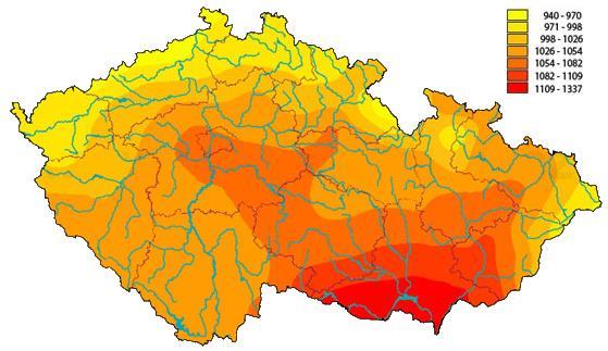 2.3 Přírodní podmínky Na celkové množství dopadající energie má vliv zejména zeměpisná poloha, nadmořská výška, doba slunečního svitu a čistota ovzduší v dané lokalitě.