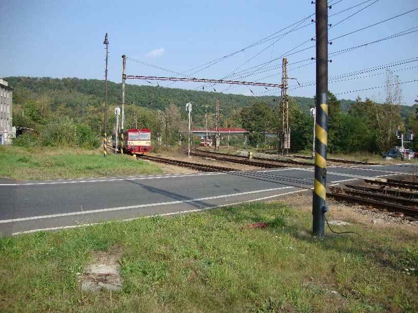 Úrovňový železniční přejezd v km 13,161 pohled
