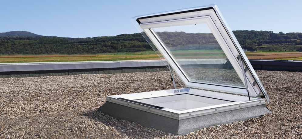 VELUX světlíky Výlez do ploché střechy CXP 0 15 Kopule zajišťuje podstatné omezení hluku deště a vynikající zvukovou izolaci chrání energeticky úsporné izolační dvojsklo akrylová nebo polykarbonátová