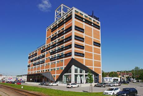 O skupině NWT založeno 1992 aktuálně cca 300 zaměstnanců obrat skupiny 2017: