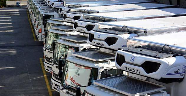 jednotka s hermetickými kompresory (R-404A) Se vzduchem chlazeným kondenzátorem Chlazení od 10,924 do 98,384 kw Mrazení od 6,504 do 37,679 kw Sdružená jednotka se spirálovými kompresory (R-404A) Se
