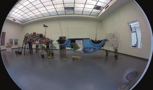 Obrazový snímač s rozlišením 12 MPx pracuje rychlostí 30 snímků/s a zajišťuje plně panoramatické sledování s kompletním pokrytím oblasti, jemnými detaily a vysokou rychlostí.