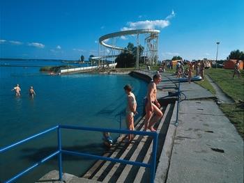 Areál můžete využít pro koupání, rybaření, windsurfing, turistiku, cykloturistiku