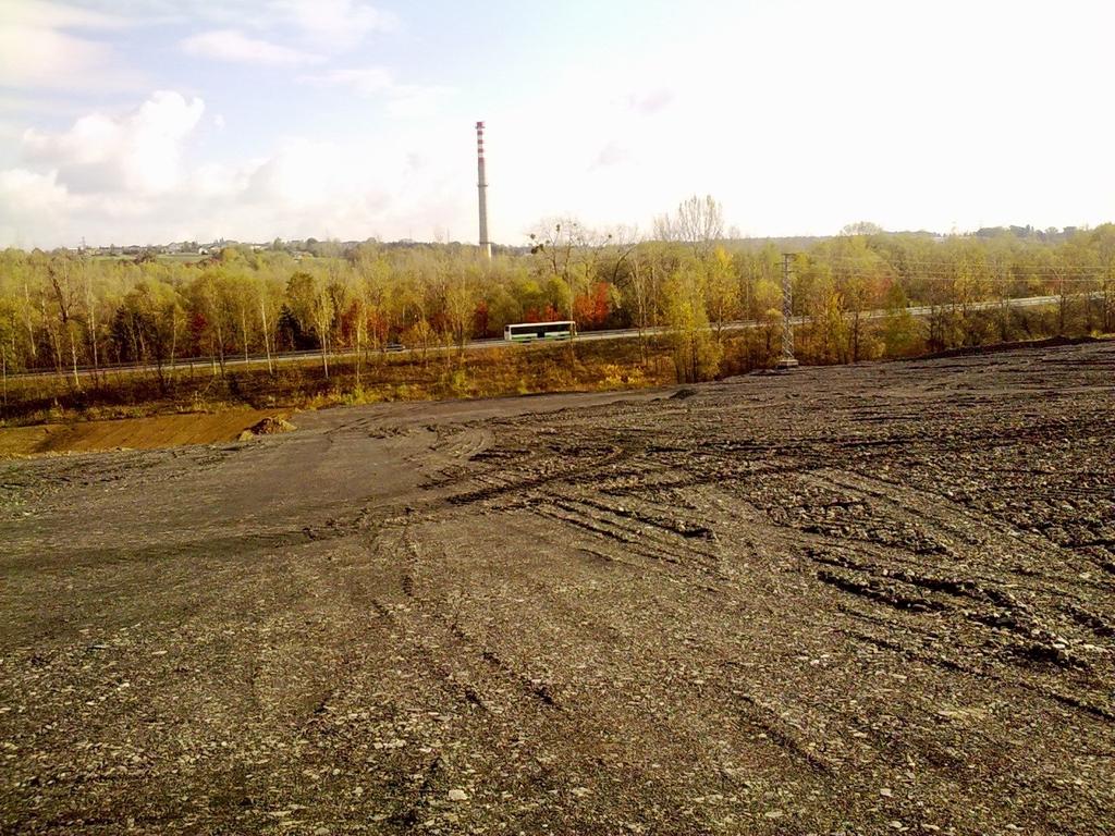 probíhá modelování povrchu, přičemž nejvyšší horizont je již konečná výška, nyní se provádí spád až po kostel, nacházející se u louckých rybníků.
