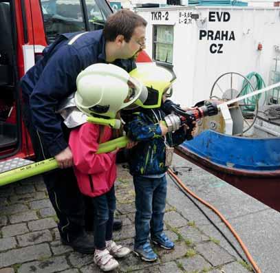 Únor 2013: park Na Pláni po vykácení a ulicí K Vodojemu, před necitlivou masivní zástavbou plánovanou zde za starosty Jančíka.