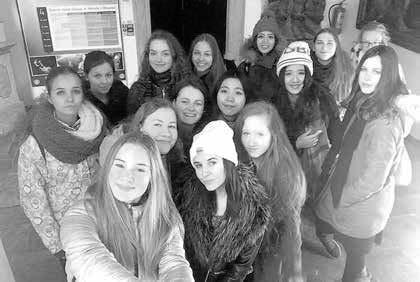 Čtyři studentky-lektorky, Perizat z Kazachstánu, Astera z Číny, Yvonne z Tchaj-wanu a Zahra z Indonésie, se podělily s dětmi prostřednictvím zajímavých prezentací v anglickém jazyce o