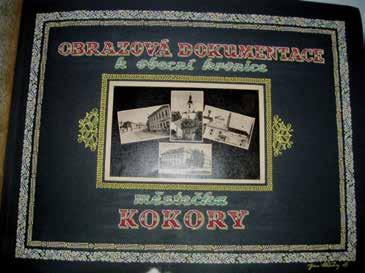 Na snímku František Dvorský ml. s manželkou, František Dvorský st. s manželkou, M. Dvorská Dopitová s manželem. Vše je připraveno pro zastavení průvodu náboženské slavnosti.