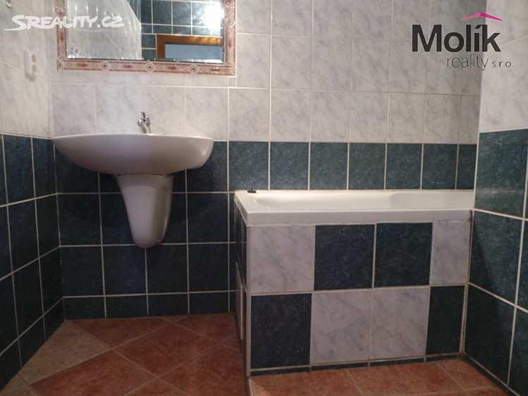 Užitná plocha Výměra pozemku. Celková cena Jednotková cena 70,00 m 2 0 m 2 320 000 Kč 4 571 Kč/m 2 Název: Prodej bytu 3+1 68 m2 Prodej družstevního bytu 3+1, Lidická ul.
