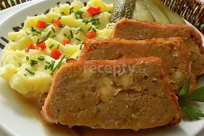 RECEPTY V dnešním čísle Chbanských novin se s vámi podělíme o recept na Šlehanou vepřovou sekanou se sýrem (čerpáno z www.toprecepty.cz).